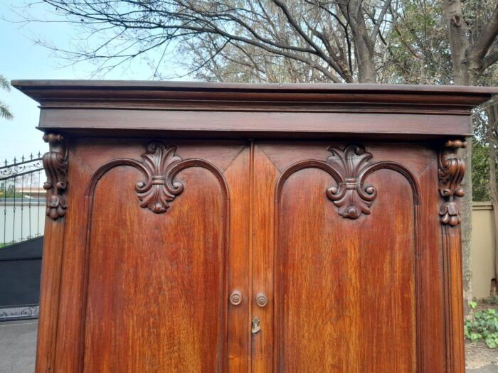 A 19TH Century Antique Victorian Mahogany Linen Press With Drawers and Shelves - Image 11