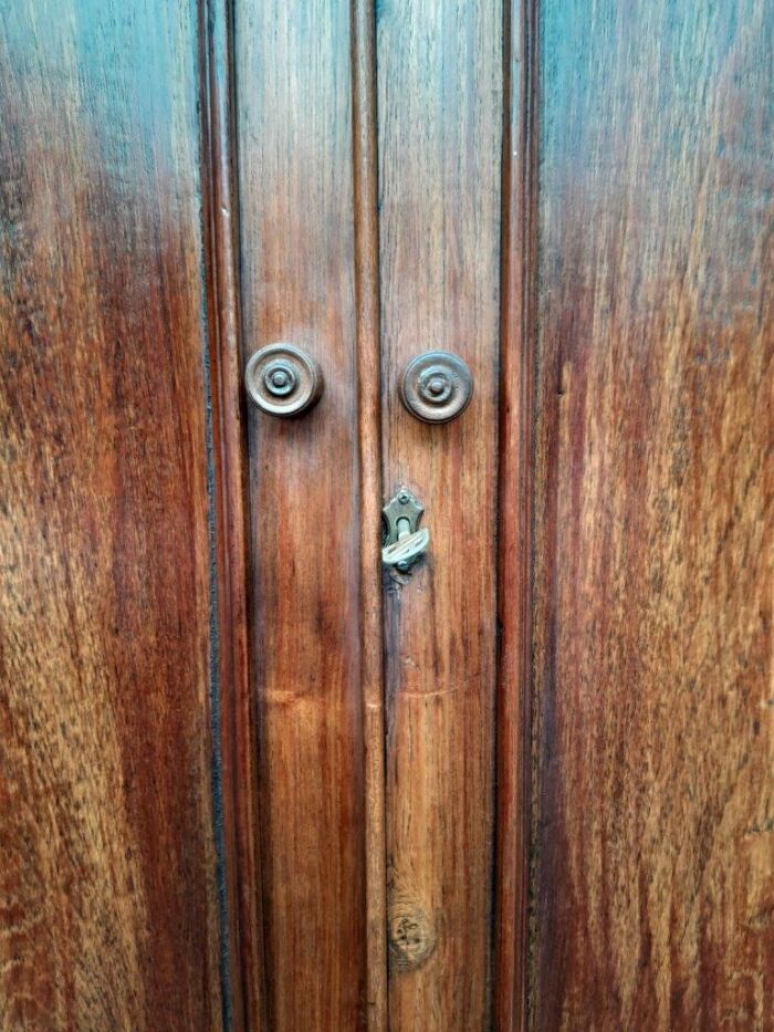 A 19TH Century Antique Victorian Mahogany Linen Press With Drawers and Shelves - Image 12