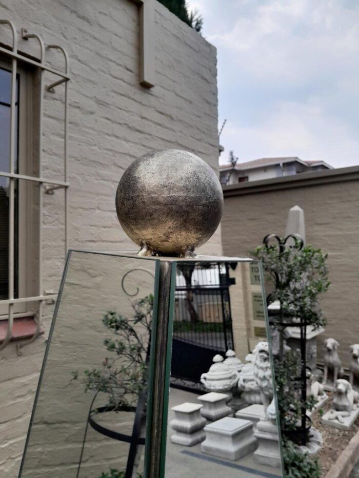 A Pair of Designer Mirror and Antique Gold Coloured Iron Ball and Detail Obelisks, Custom-made for The Crown Collection  - Image 7