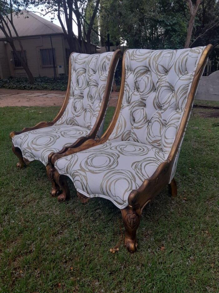 A 20th Century Pair of French Style Gilded Slipper Chairs Upholstered in a Custom Made Fabric - Image 4