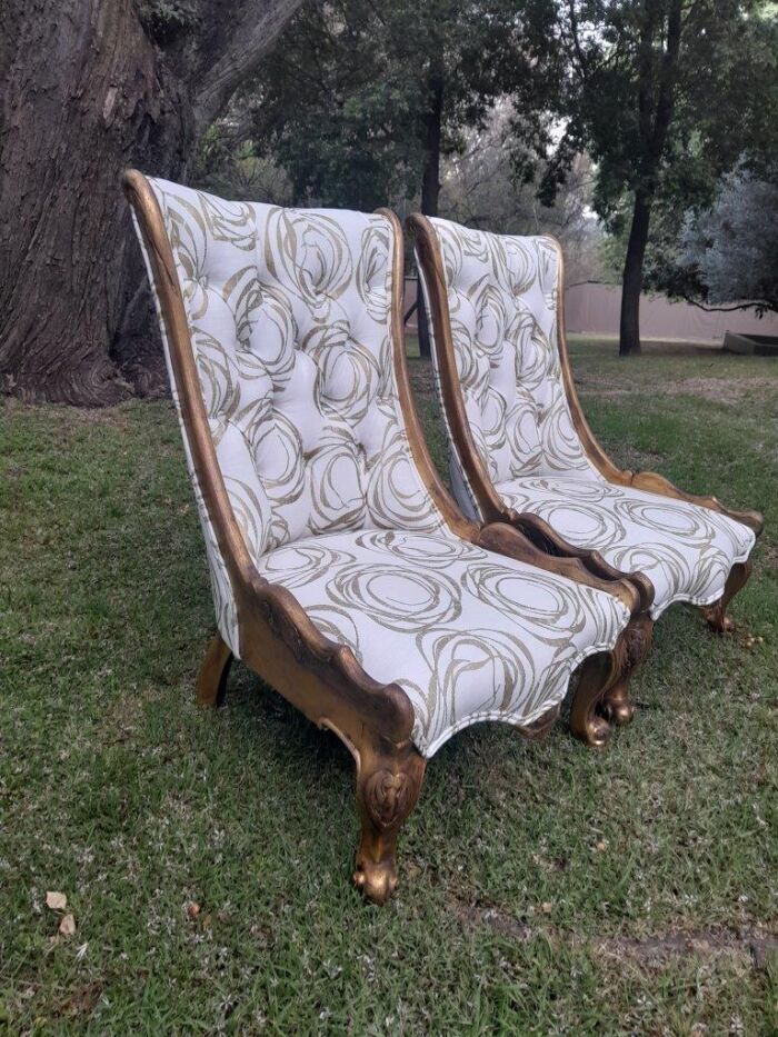 A 20th Century Pair of French Style Gilded Slipper Chairs Upholstered in a Custom Made Fabric - Image 5
