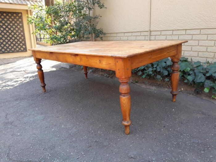 An Antique / 19th Century Cape Wooden Dining / Kitchen Table - Image 4