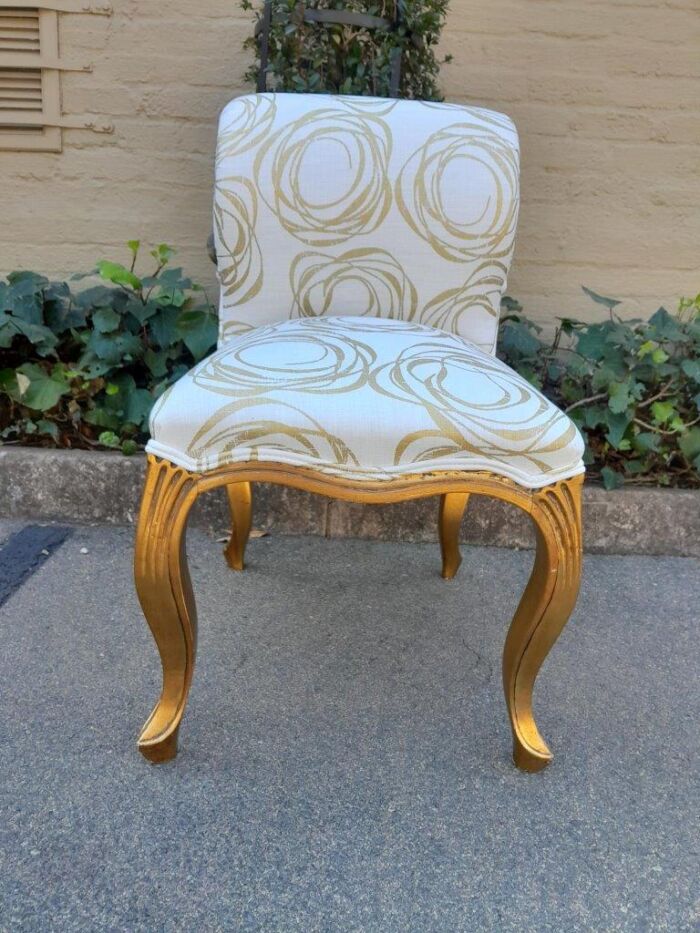 A 20TH Century Carved Giltwood Chair In A Fabric Custom Made For The Crown Collection - Image 4