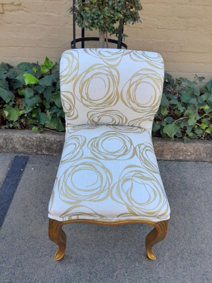 A 20TH Century Carved Giltwood Chair In A Fabric Custom Made For The Crown Collection - Image 5