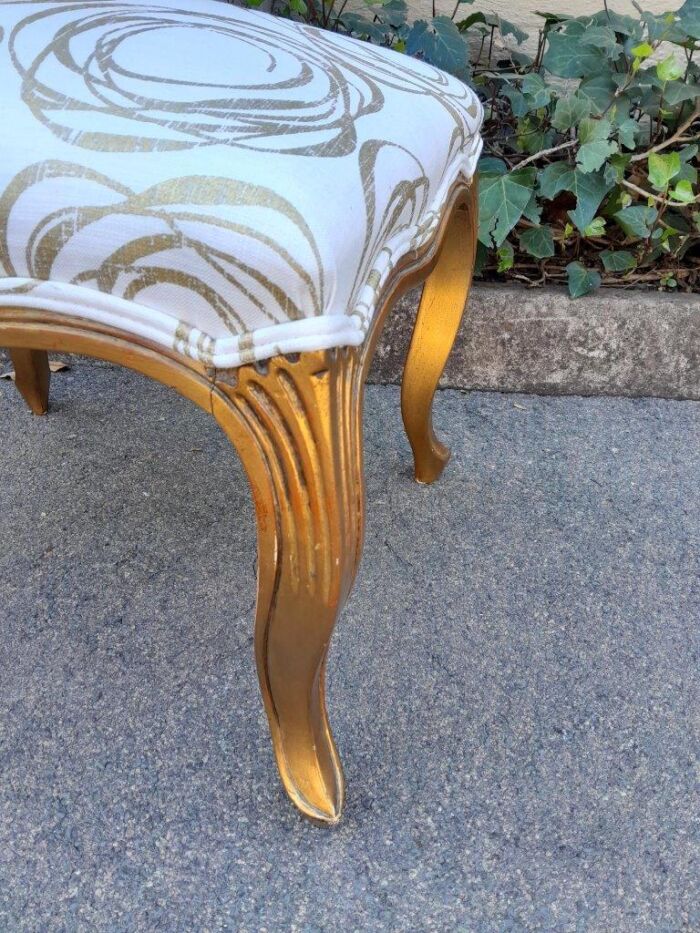A 20TH Century Carved Giltwood Chair In A Fabric Custom Made For The Crown Collection - Image 8