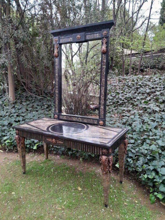 A 20TH Set of Century Maitland Smith Console Table and Mirror with Inlaid Stone Design - Image 5