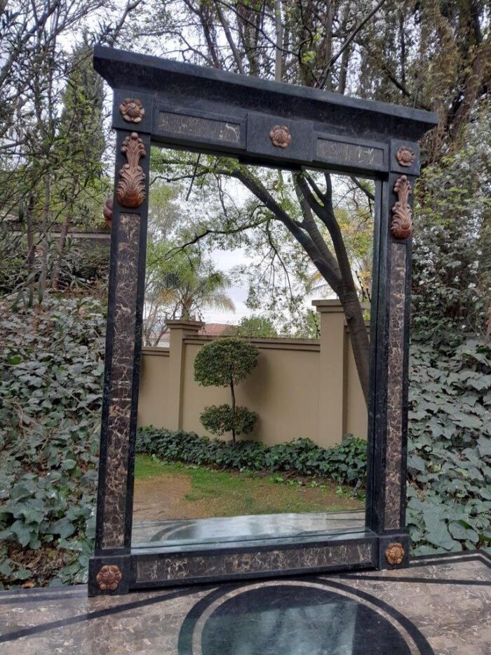 A 20TH Set of Century Maitland Smith Console Table and Mirror with Inlaid Stone Design - Image 7