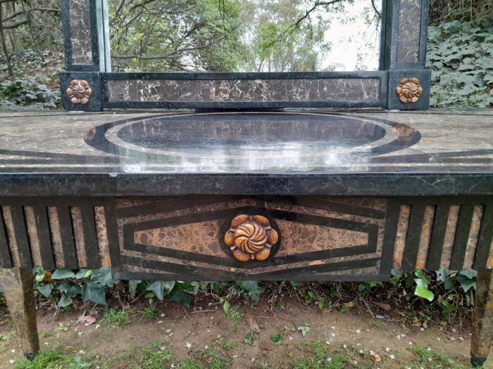 A 20TH Set of Century Maitland Smith Console Table and Mirror with Inlaid Stone Design - Image 11