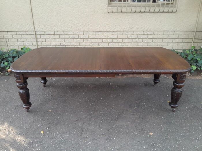 An Antique Victorian English Carved Oak Extending Dining Table on Castors and with Crank Handle - Image 3