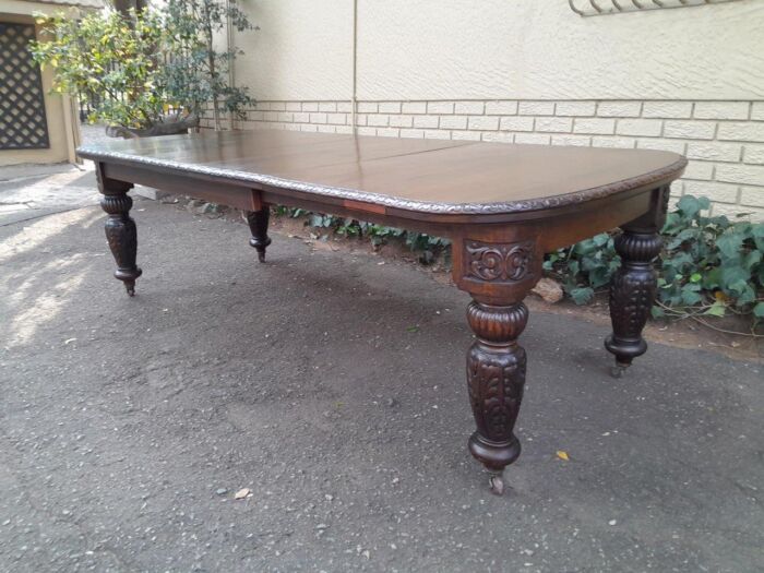 An Antique Victorian English Carved Oak Extending Dining Table on Castors and with Crank Handle - Image 4