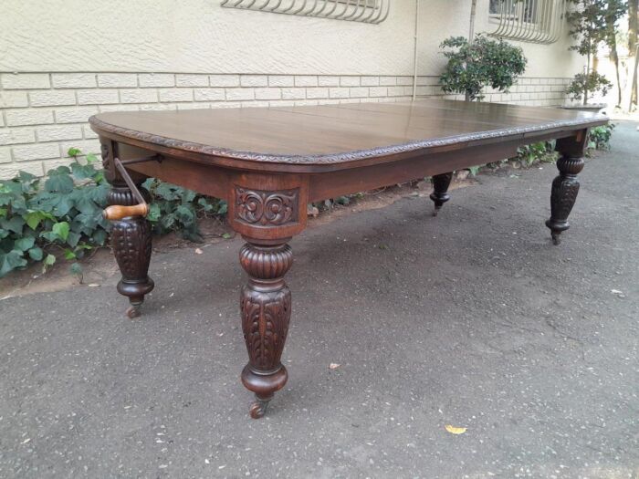 An Antique Victorian English Carved Oak Extending Dining Table on Castors and with Crank Handle - Image 5