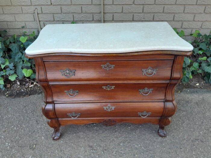 A 19th Century French Provincial Louis XVI-style Oakwood Bombe Chest of Drawers with Galala Cream Marble Top - Image 4