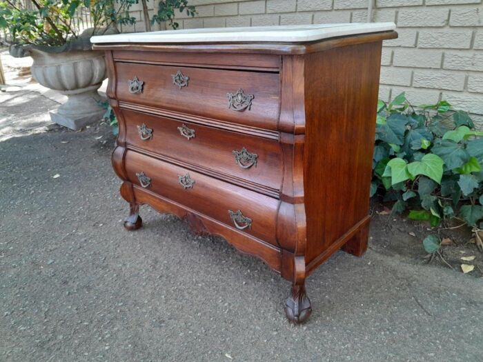 A 19th Century French Provincial Louis XVI-style Oakwood Bombe Chest of Drawers with Galala Cream Marble Top - Image 5
