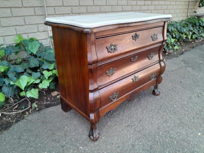 A 19th Century French Provincial Louis XVI-style Oakwood Bombe Chest of Drawers with Galala Cream Marble Top - Image 6