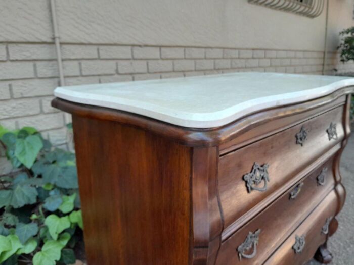 A 19th Century French Provincial Louis XVI-style Oakwood Bombe Chest of Drawers with Galala Cream Marble Top - Image 9