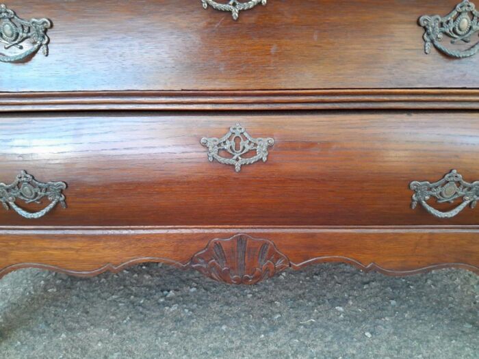 A 19th Century French Provincial Louis XVI-style Oakwood Bombe Chest of Drawers with Galala Cream Marble Top - Image 11