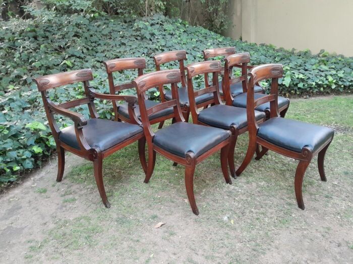 An Antique Late 18th / Early 19th Regency Set of Eight  Mahogany Dining Chairs Upholstered inleather. Comprising: A pair of Carvers and Six Side Chairs - Image 7