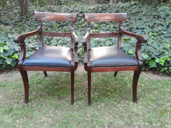 An Antique Late 18th / Early 19th Regency Set of Eight  Mahogany Dining Chairs Upholstered inleather. Comprising: A pair of Carvers and Six Side Chairs - Image 8