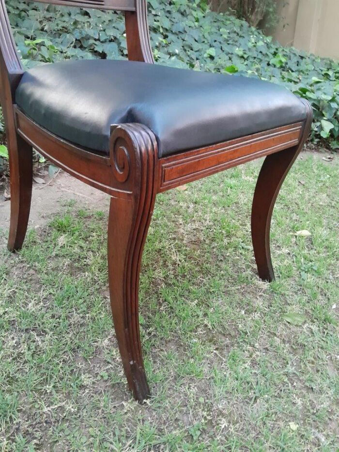 An Antique Late 18th / Early 19th Regency Set of Eight  Mahogany Dining Chairs Upholstered inleather. Comprising: A pair of Carvers and Six Side Chairs - Image 11