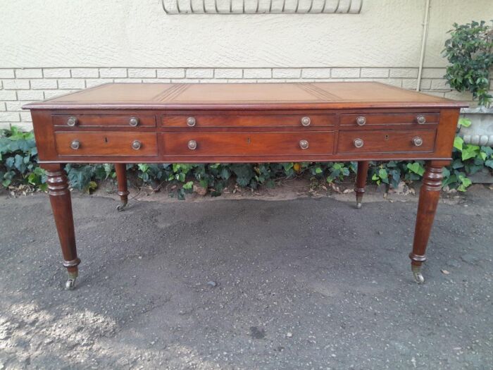 An Antique Victorian Late 19th Century Mahogany Partners Writing Table with a Gilt Tooled Leather Top  with Writing Sides with Drawers and On Castors - Image 2