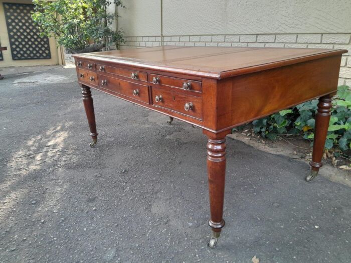 An Antique Victorian Late 19th Century Mahogany Partners Writing Table with a Gilt Tooled Leather Top  with Writing Sides with Drawers and On Castors - Image 4