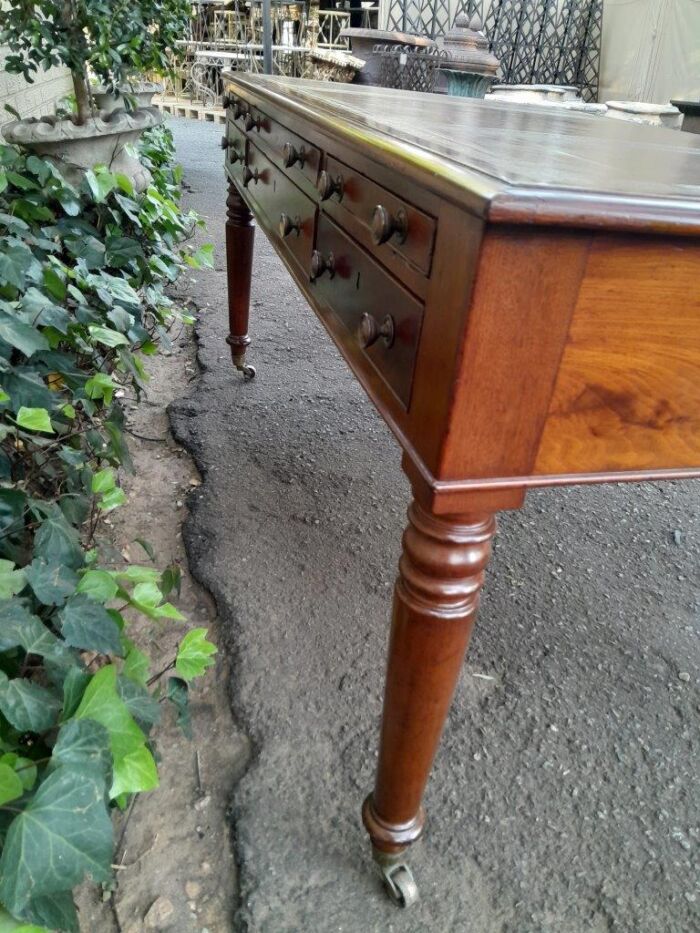 An Antique Victorian Late 19th Century Mahogany Partners Writing Table with a Gilt Tooled Leather Top  with Writing Sides with Drawers and On Castors - Image 13