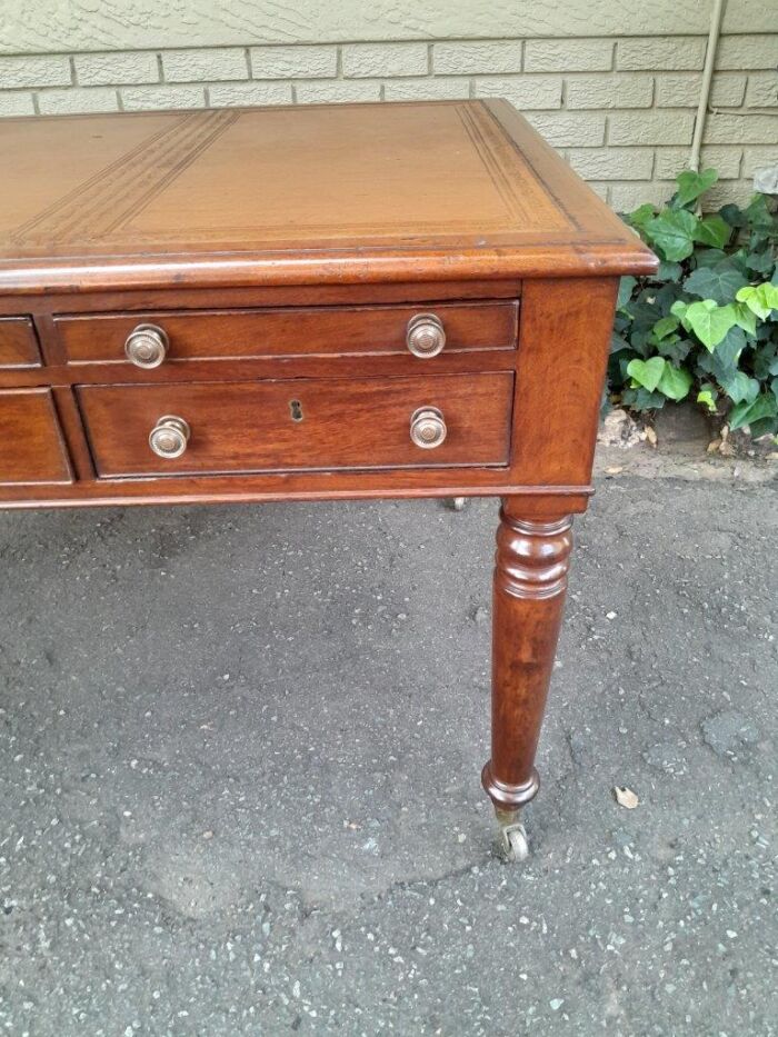 An Antique Victorian Late 19th Century Mahogany Partners Writing Table with a Gilt Tooled Leather Top  with Writing Sides with Drawers and On Castors - Image 15