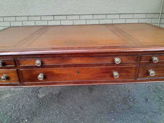 An Antique Victorian Late 19th Century Mahogany Partners Writing Table with a Gilt Tooled Leather Top  with Writing Sides with Drawers and On Castors - Image 16