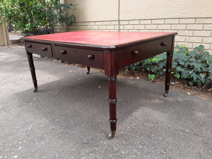 An Antique Early 19th Century George IV Mahogany Writing With Gilt Tooled Leather Top And Drawers With Brass Cap - Image 5