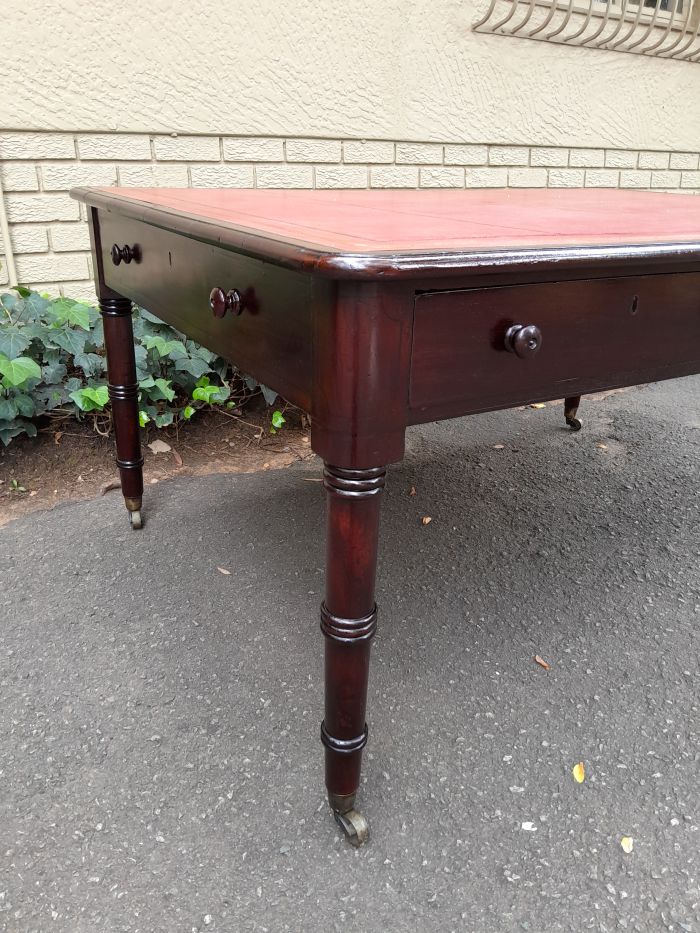An Antique Early 19th Century George IV Mahogany Writing With Gilt Tooled Leather Top And Drawers With Brass Cap - Image 7