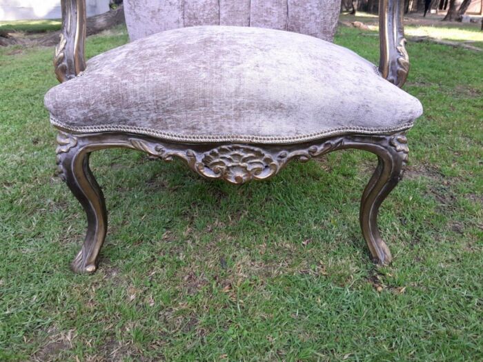 A 20th Century Pair Of French Style Carved And Giltwood High-Back Chairs In Leather - Image 8