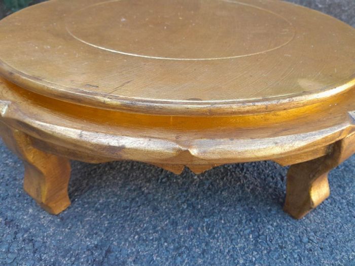 A Hand Gilded Pair Of Carved Wooden Foot Stools / Tuffets Upholstered In Deep Buttoned Leather  - Image 5
