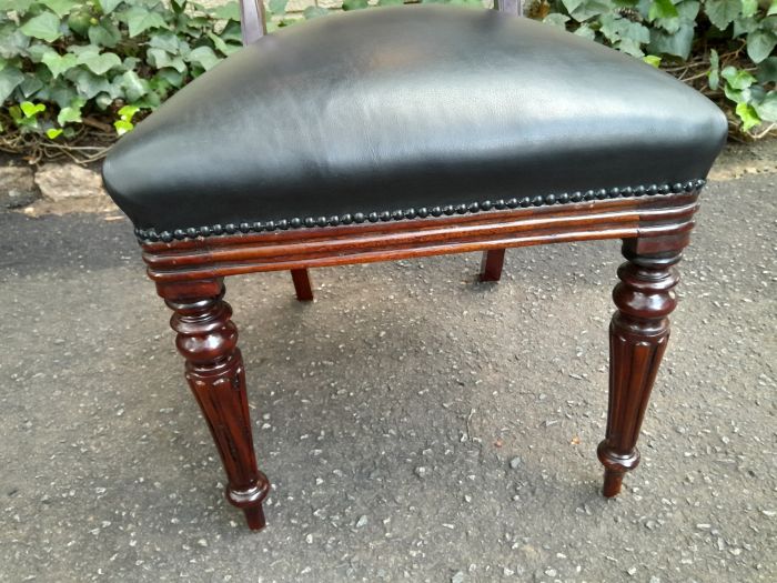 A 20th Century Set of Ten (10) William IV Style Mahogany Dining Chairs Consisting a Pair of Carvers/ Armchairs and Eight Dining Chairs with New Black Leather Upholstery - Image 8