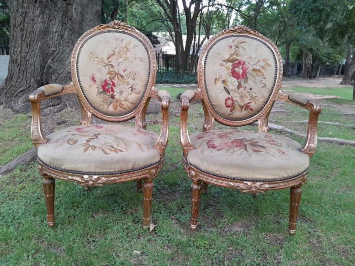 A 20th Century French Giltwood Five Piece Set Comprising A Settee / Canape and Four Armchairs - Image 5
