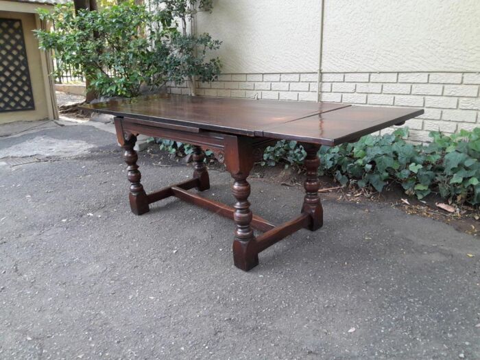 A 20th Century English Oak Refectory Table - Image 3