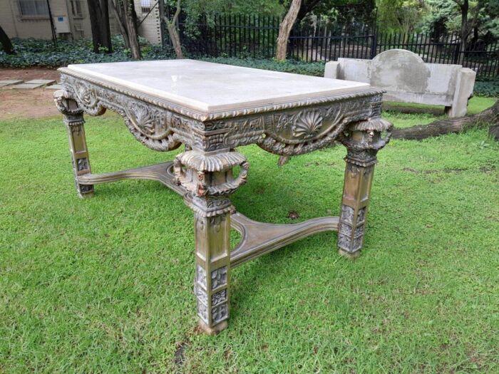 A 20th Century French Style Ornately Carved and Gilded Entrance / Console / Drinks Table with Cream Marble Top - Image 4