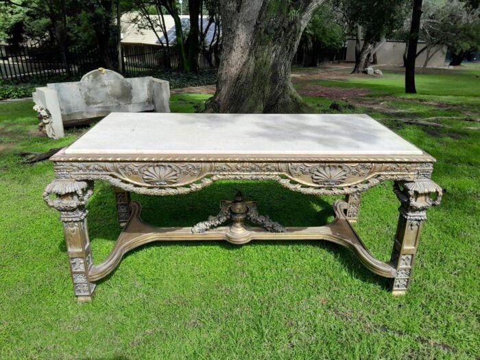 A 20th Century French Style Ornately Carved and Gilded Entrance / Console / Drinks Table with Cream Marble Top - Image 3