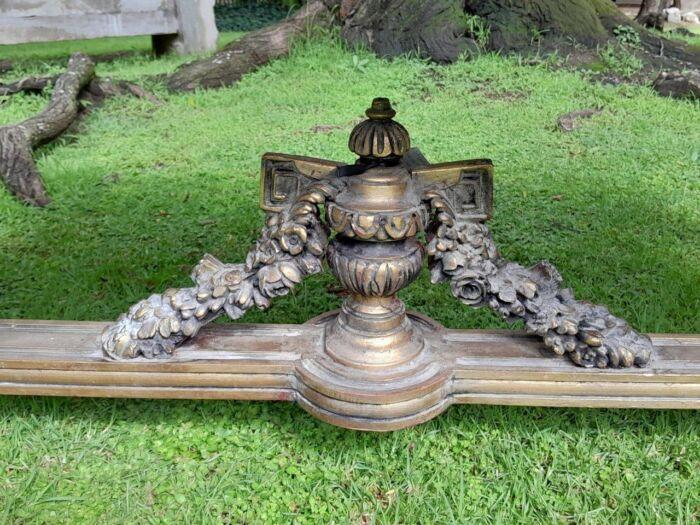 A 20th Century French Style Ornately Carved and Gilded Entrance / Console / Drinks Table with Cream Marble Top - Image 6