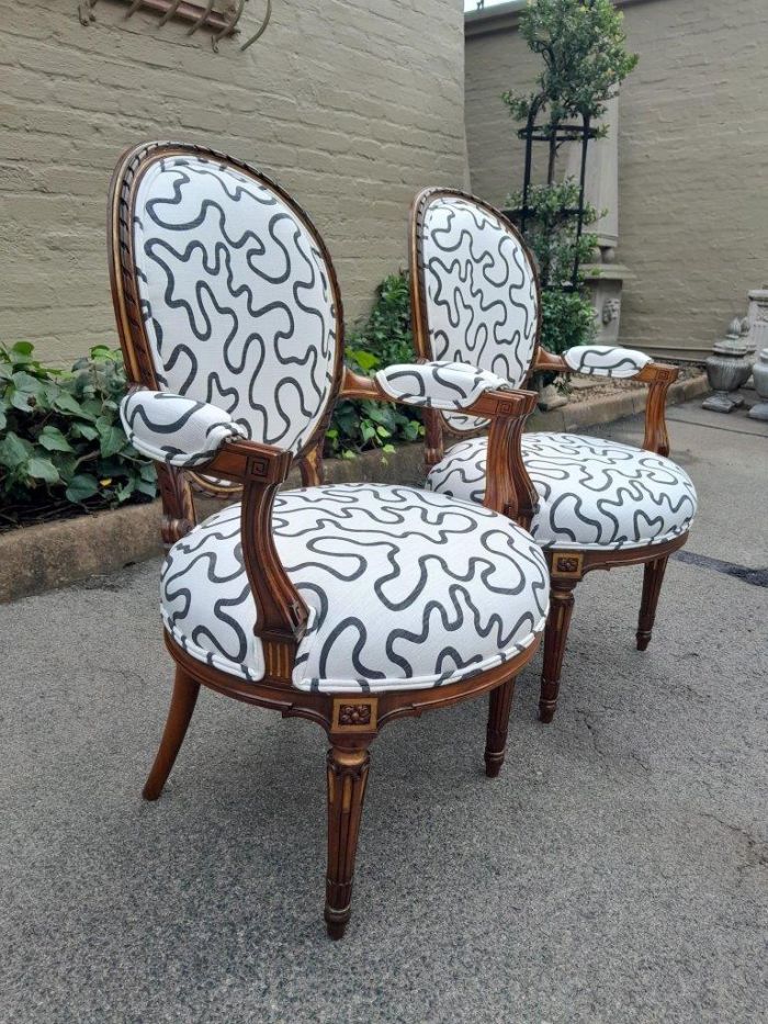 A 20th Century Pair Of French Louis XVI Style Walnut Chairs - Image 3