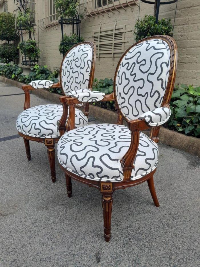 A 20th Century Pair Of French Louis XVI Style Walnut Chairs - Image 4