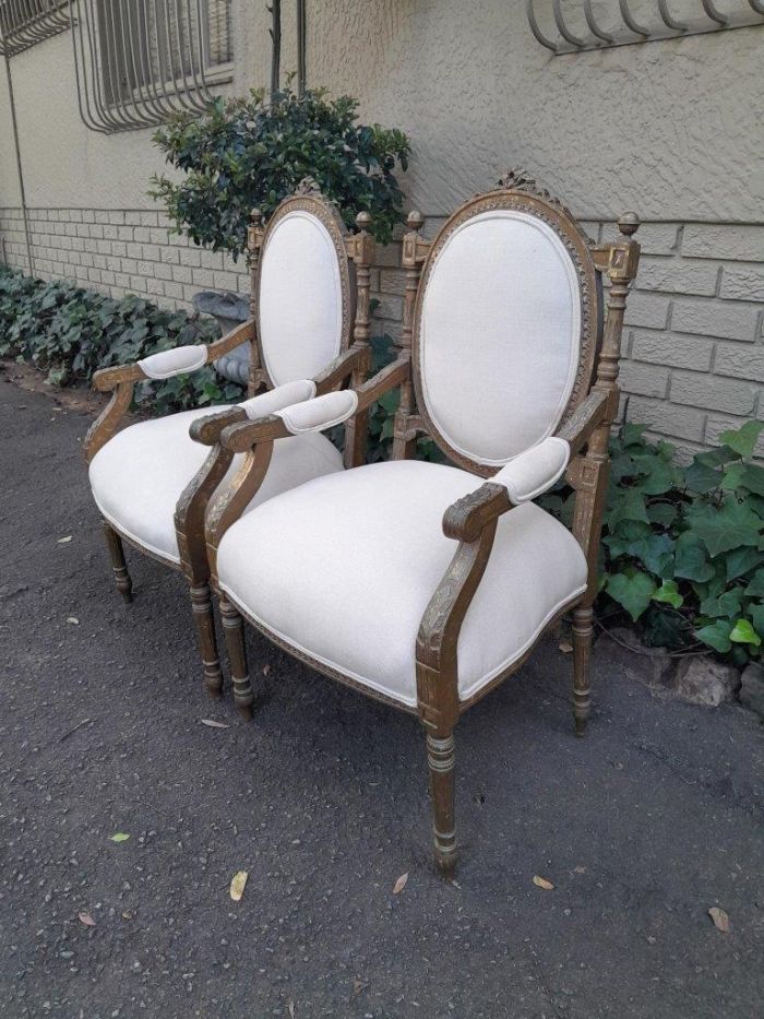 A 20th Century French Louis XV Style Gilded Armchairs - Image 4