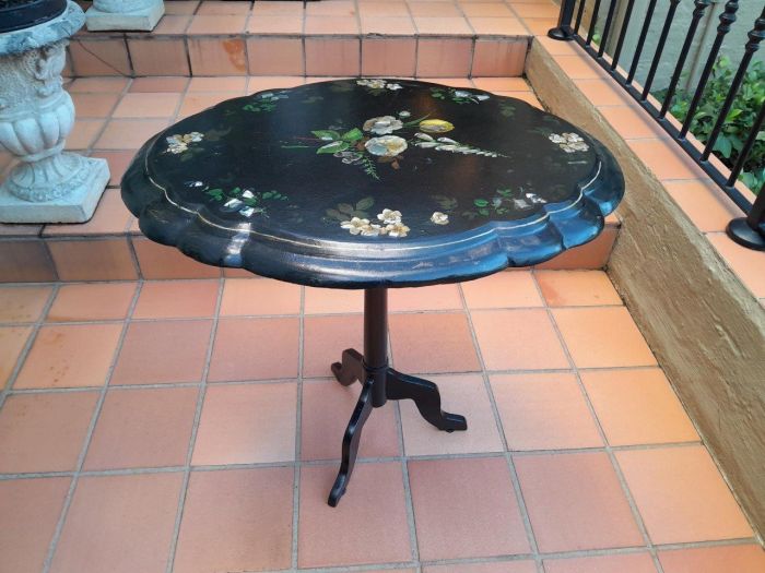 An Antique 19th Century Victorian Table with Mother Of Pearl - Image 3