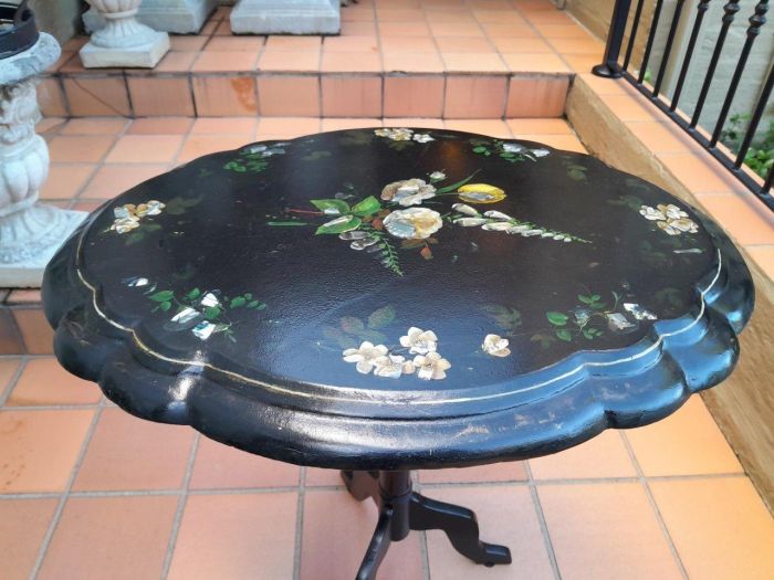 An Antique 19th Century Victorian Table with Mother Of Pearl - Image 4