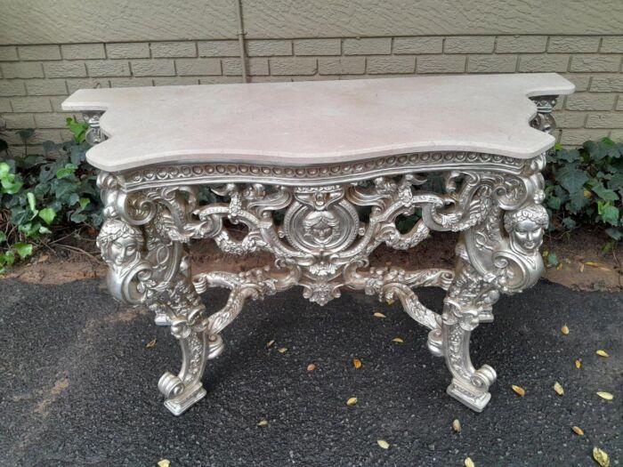 A 20th Century Ornately Carved Gilt Console / Drinks Table With Cream Marble Top - Image 4