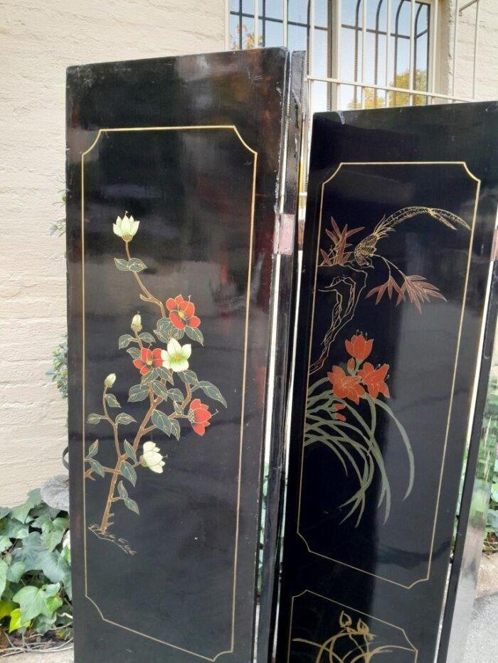 An Early 20th Century Chinese Floor Or Wall Screen With Inlaid Mother Of Pearl Figures On One Side And Colourful Flowers On The Other Side - Image 11