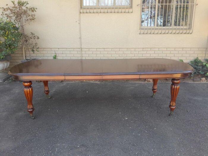 An Antique Victorian / Circa 1890s Dining Table With Two Leaves On Castors With A Crank Handle - Image 2