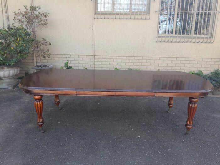An Antique Victorian / Circa 1890s Dining Table With Two Leaves On Castors With A Crank Handle - Image 3