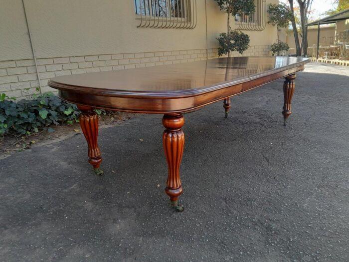 An Antique Victorian / Circa 1890s Dining Table With Two Leaves On Castors With A Crank Handle - Image 5