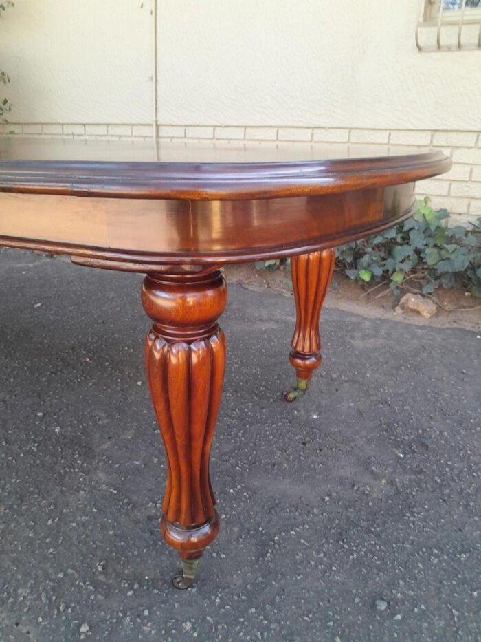 An Antique Victorian / Circa 1890s Dining Table With Two Leaves On Castors With A Crank Handle - Image 9