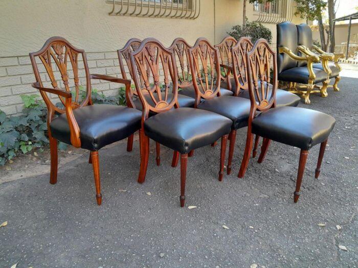A 20th Century Set Of Eight Hepplewhite Style Dining Chairs With A Pair Of Armchairs / Carvers And Six Dining Chairs - Image 4